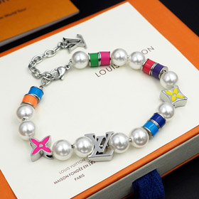 Louis Vuitton LV utiliza una cadena ajustable para cuerda perlas de resina y pulseras con perlas de