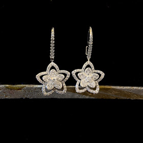 Graff diamante floral oro blanco pendientes-4068